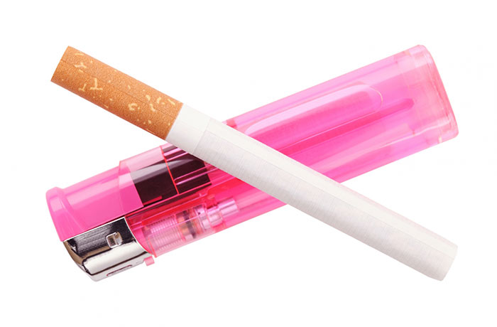 煙草とライターの写真