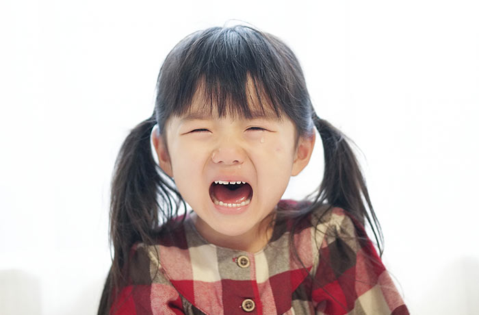 泣いている子供の写真