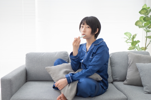 歯磨きをする女性
